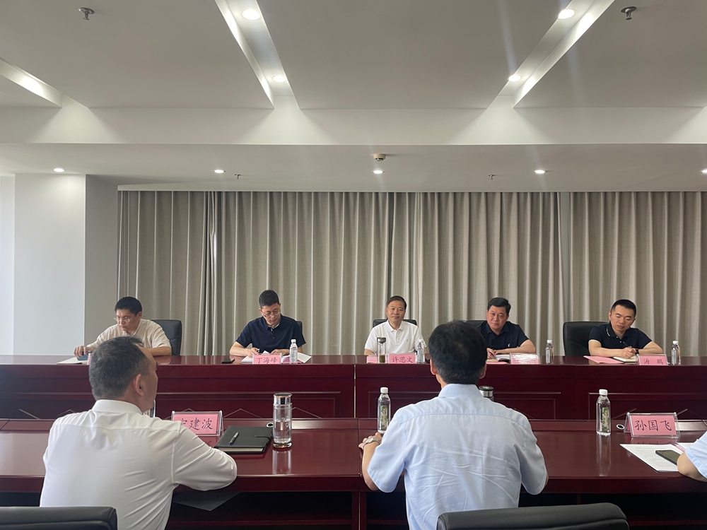 召开座谈会1_副本.jpg